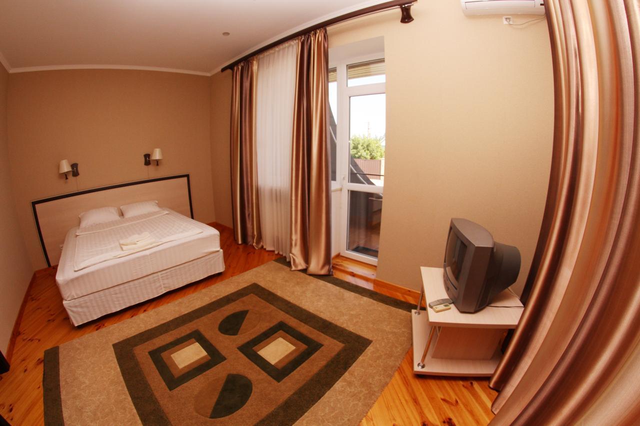 Uyut Hotel Czernihów Zewnętrze zdjęcie