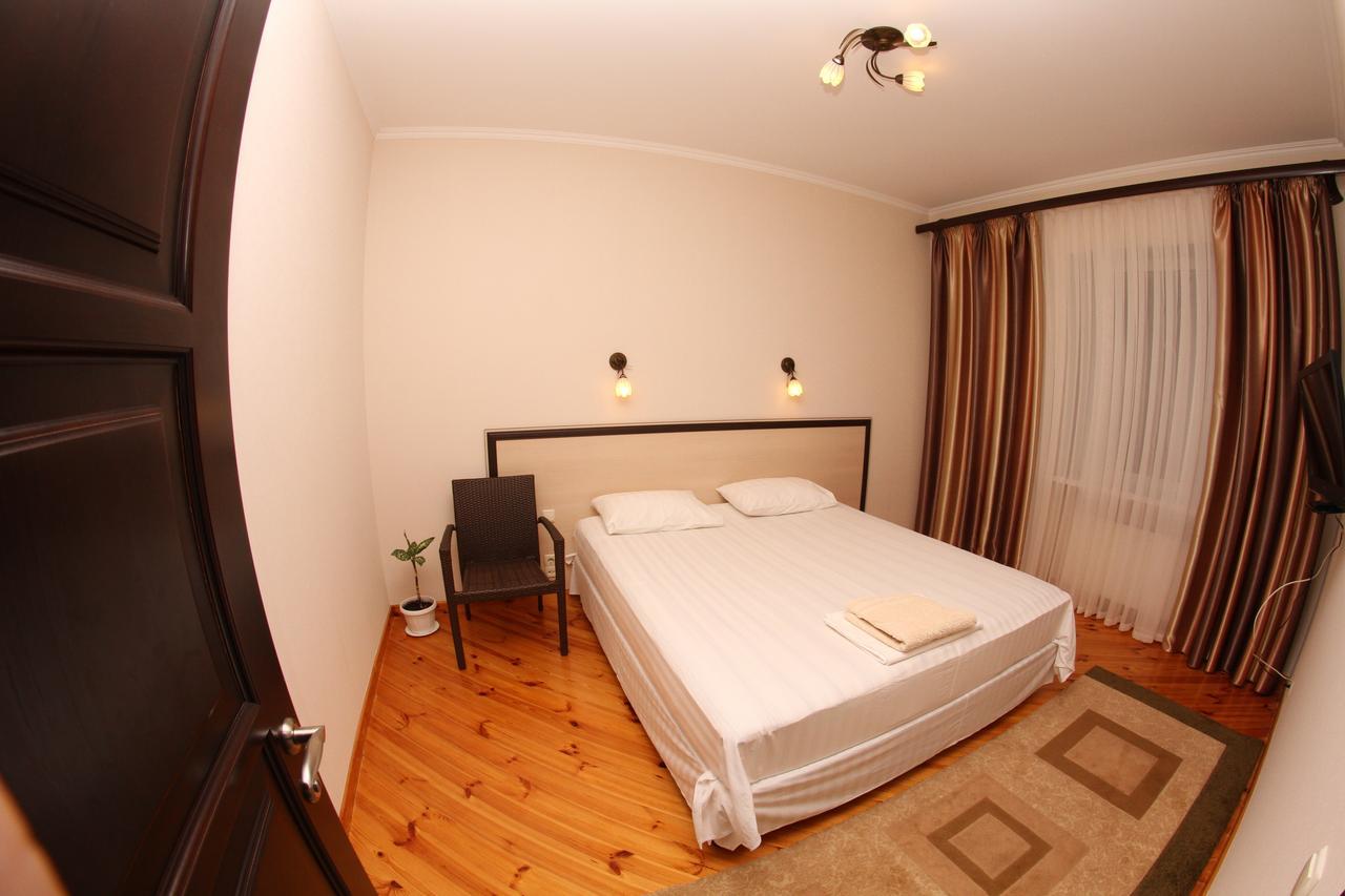Uyut Hotel Czernihów Zewnętrze zdjęcie