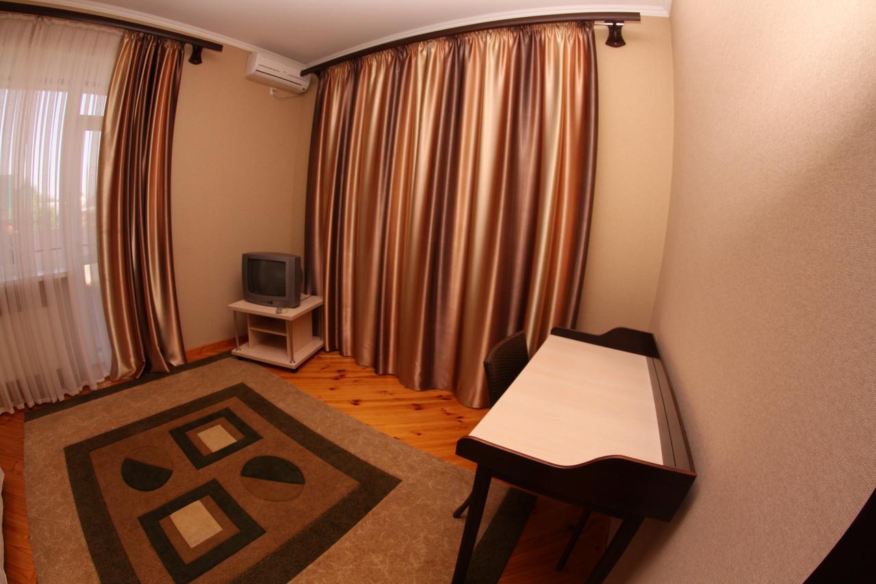Uyut Hotel Czernihów Zewnętrze zdjęcie