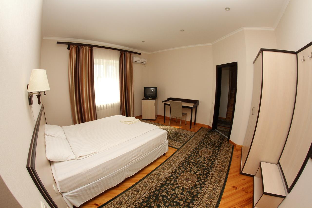 Uyut Hotel Czernihów Zewnętrze zdjęcie