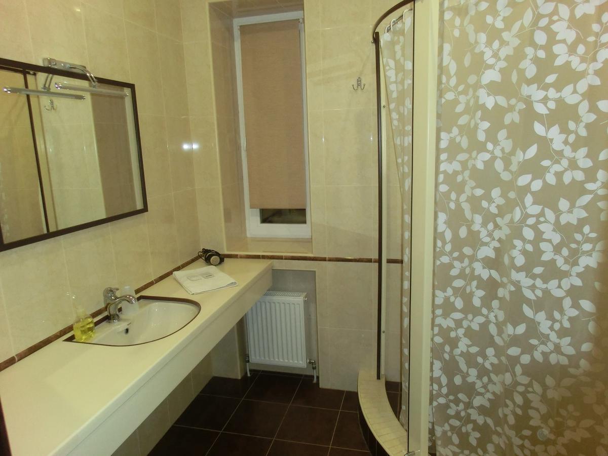 Uyut Hotel Czernihów Zewnętrze zdjęcie