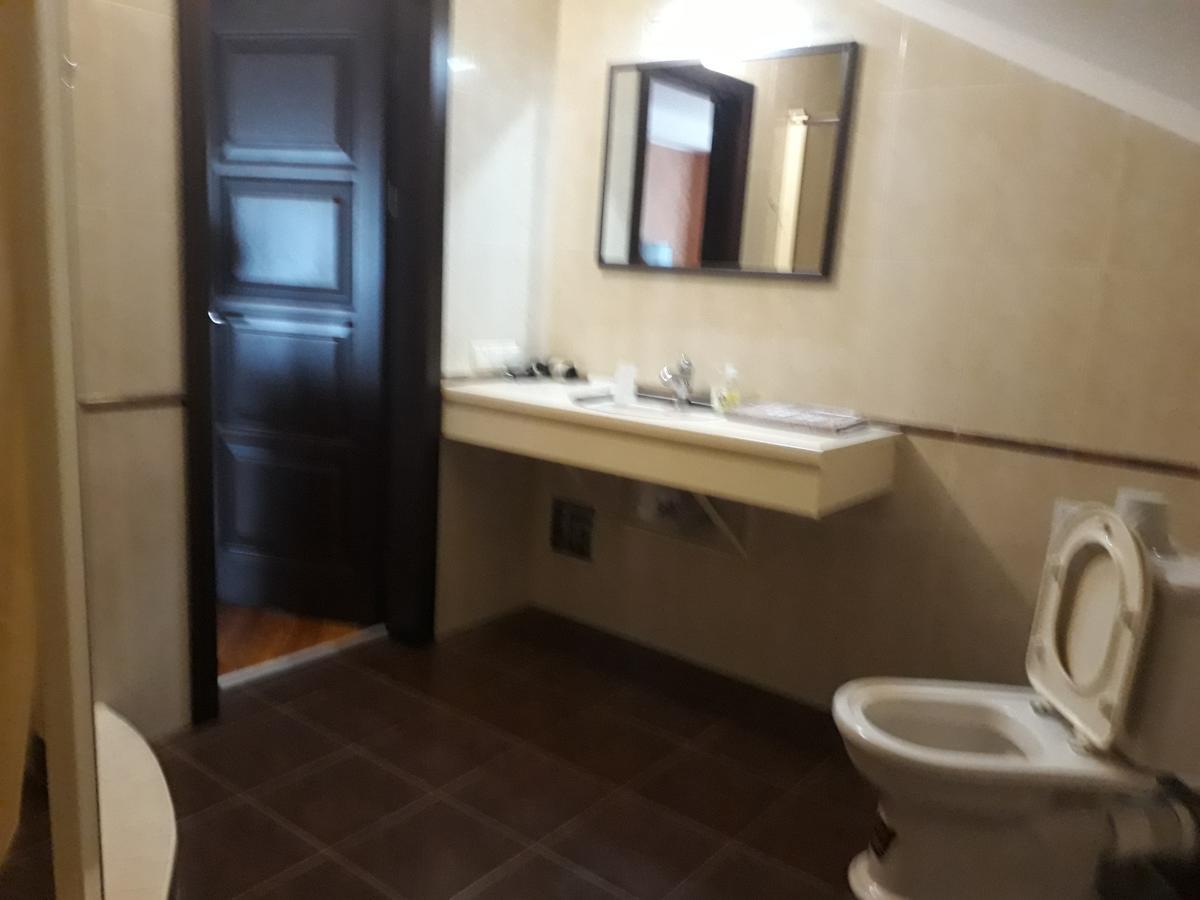 Uyut Hotel Czernihów Zewnętrze zdjęcie