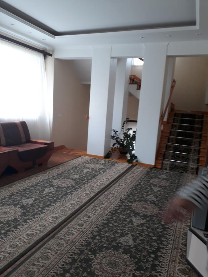 Uyut Hotel Czernihów Zewnętrze zdjęcie